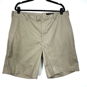 GREG NORMAN khaki flat front shorts Q8
